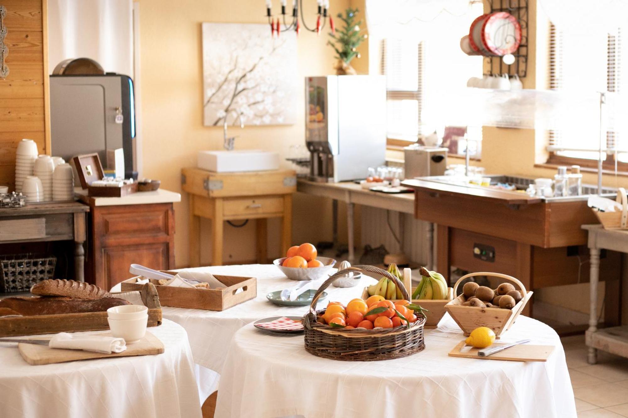 Domaine De L'Adoux Hotel Монклар Екстериор снимка
